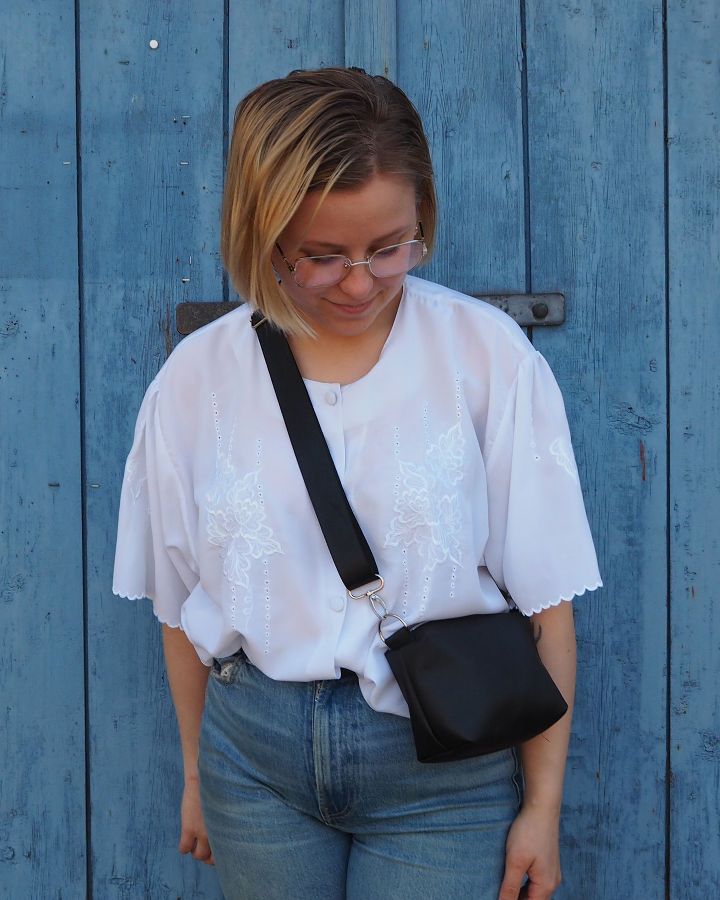 OLGA-crossbodylaukku musta keinonahka laukku una collection kierrätetty ylijäämä keinonahka
