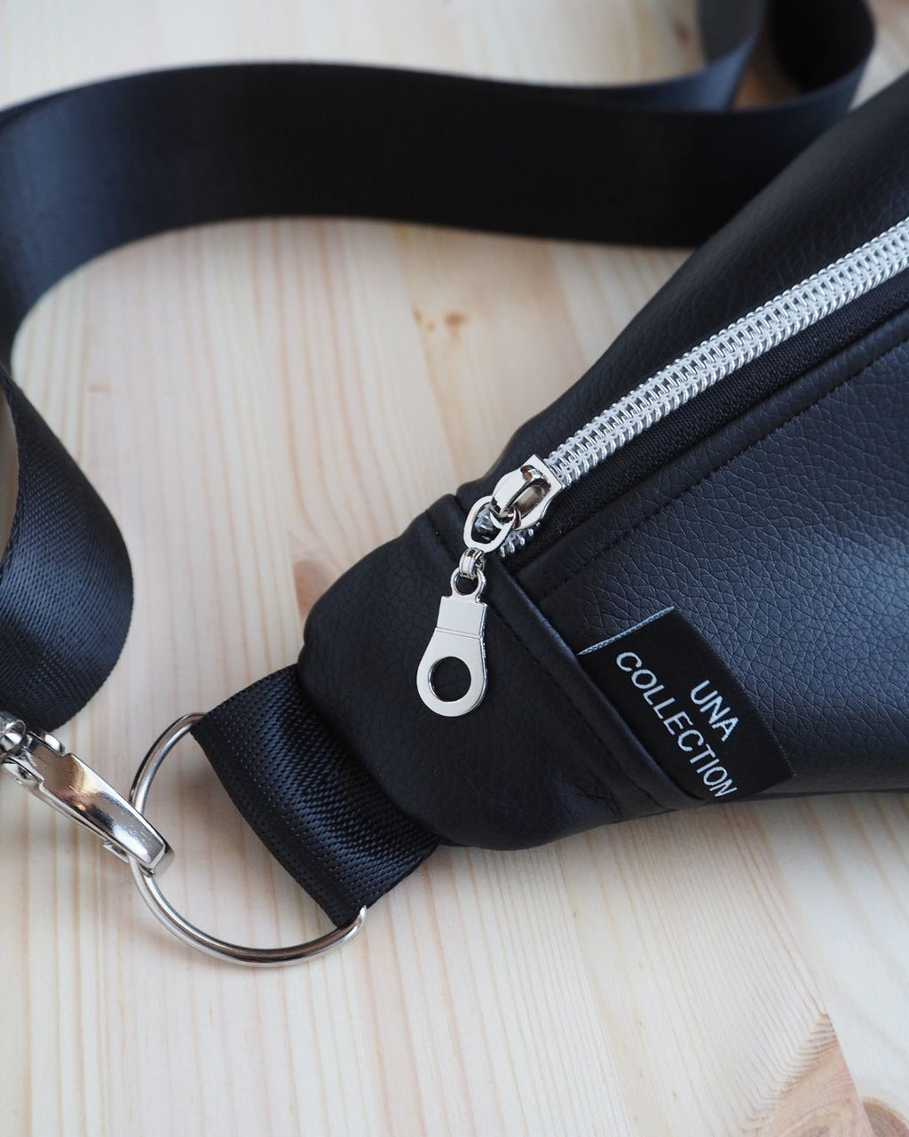 EMILIA-vyölaukku, musta hopea