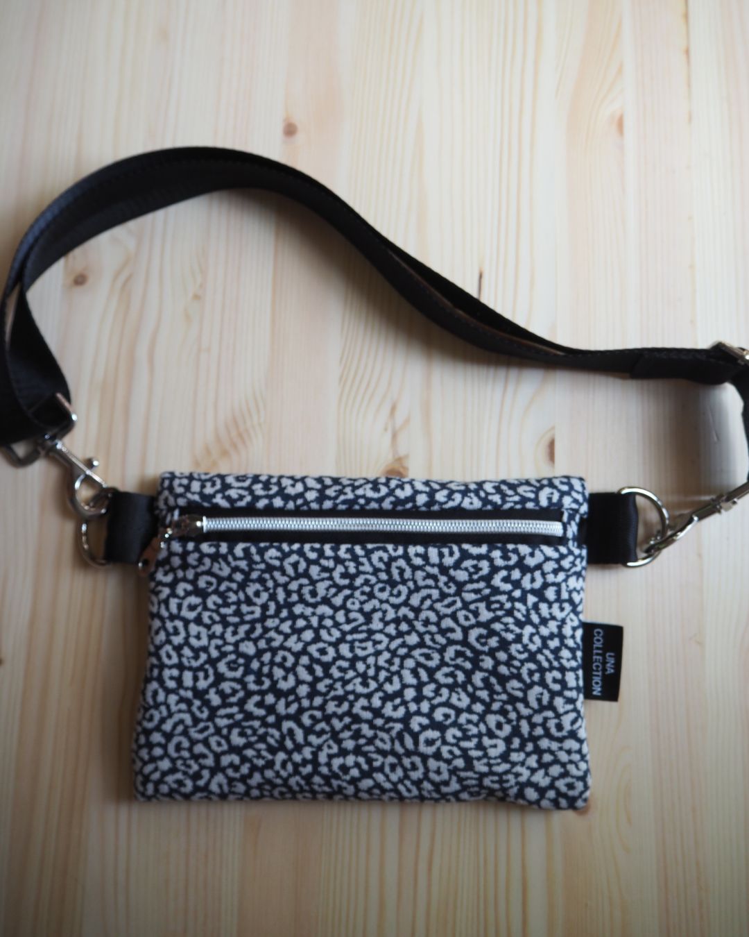 LILIAN-laukku, tumman sininen katti pantteri