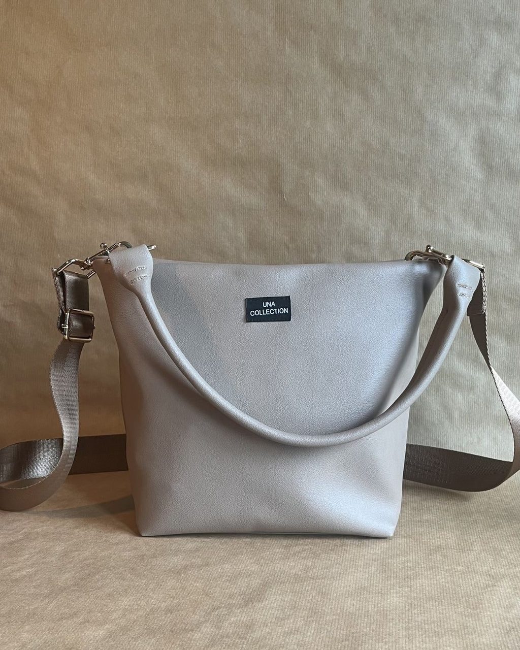 MARJA-bucketbag, aavikko taupe