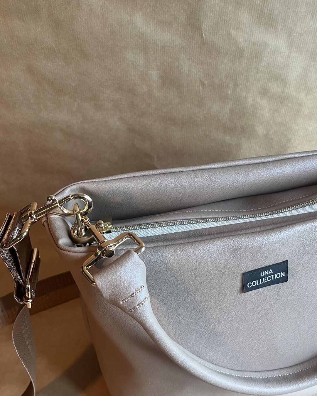 MARJA-bucketbag, aavikko taupe