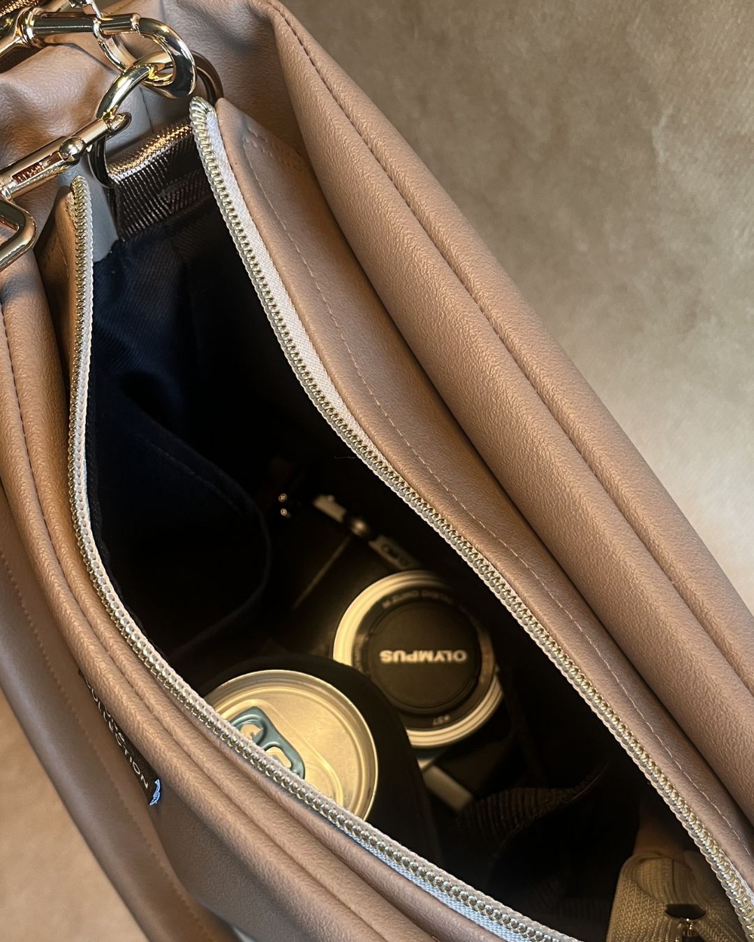 MARJA-bucketbag, aavikko taupe