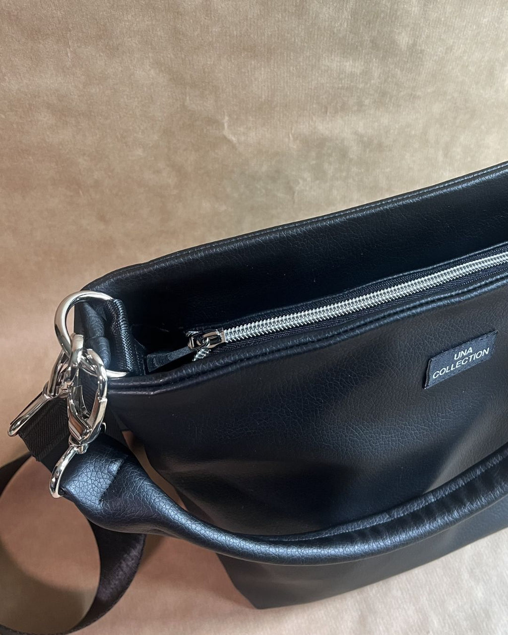 MARJA-bucketbag, musta