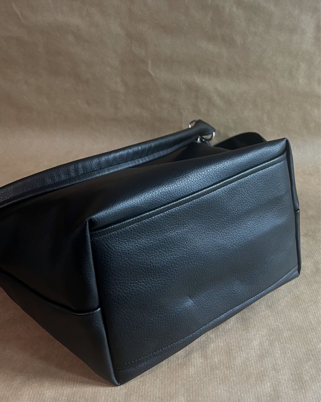 MARJA-bucketbag, musta