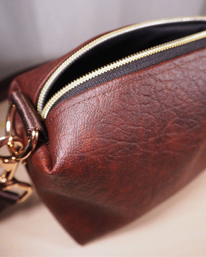 OLGA-crossbody laukku, loimuava ruskea