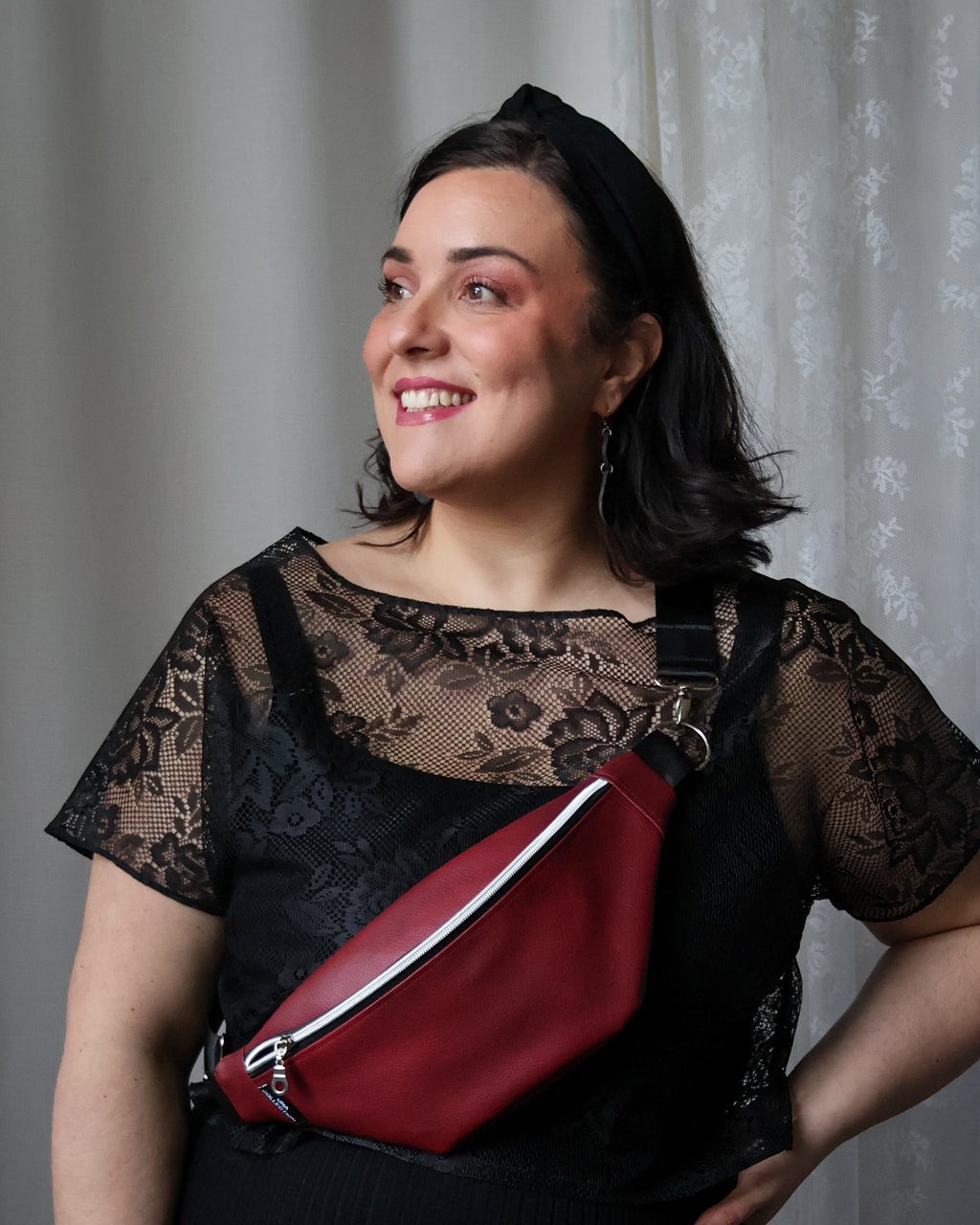 EMILIA-vyölaukku, ylijäämä keinonahka, punainen