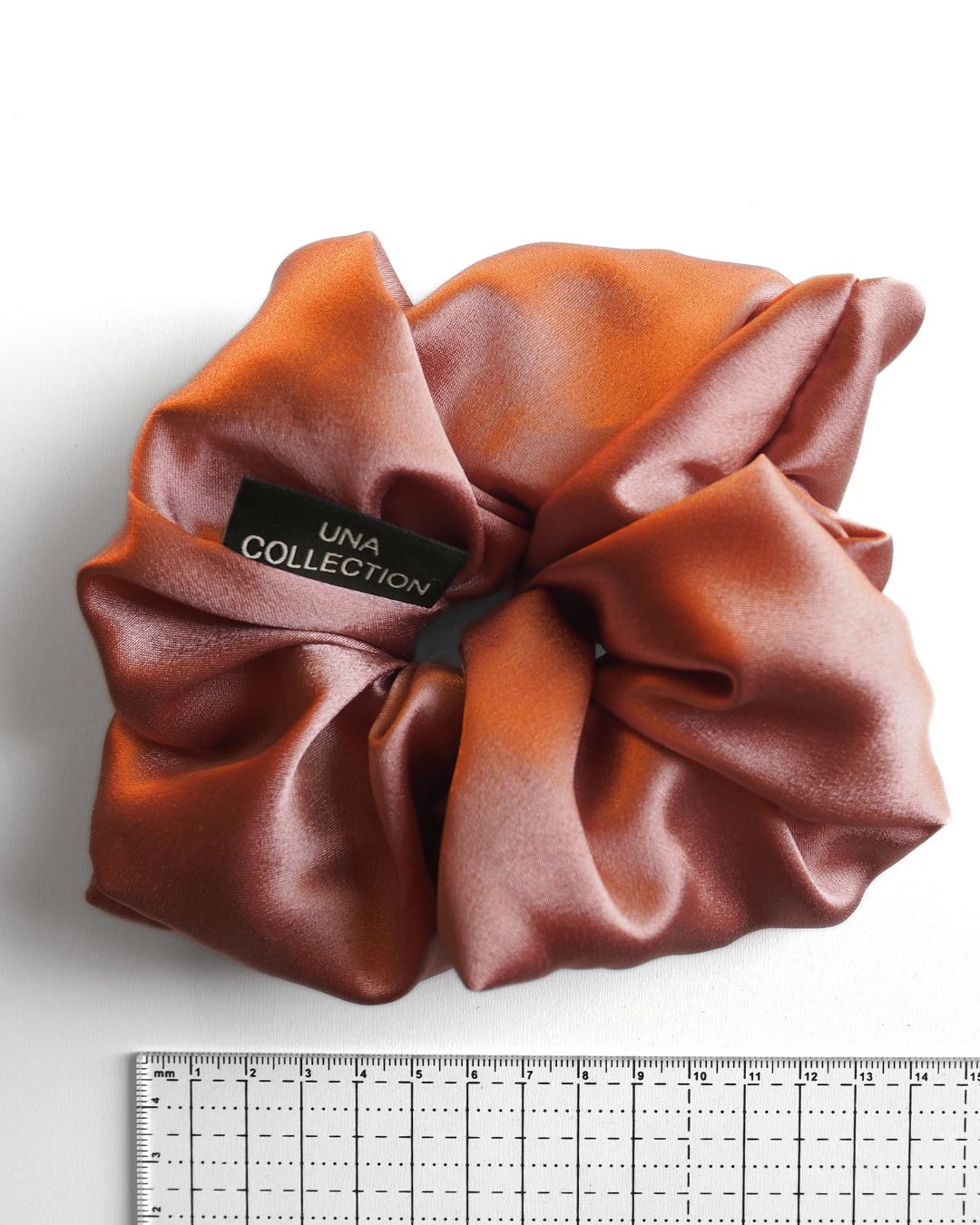 Kierrätyssatiininen hiusdonitsi (eri sävyjä)