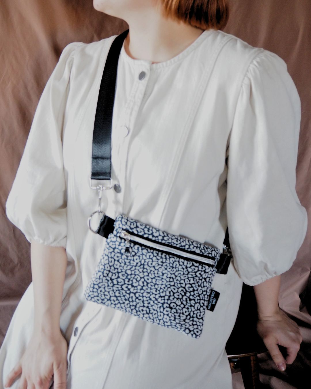 LILIAN-laukku, tumman sininen katti pantteri