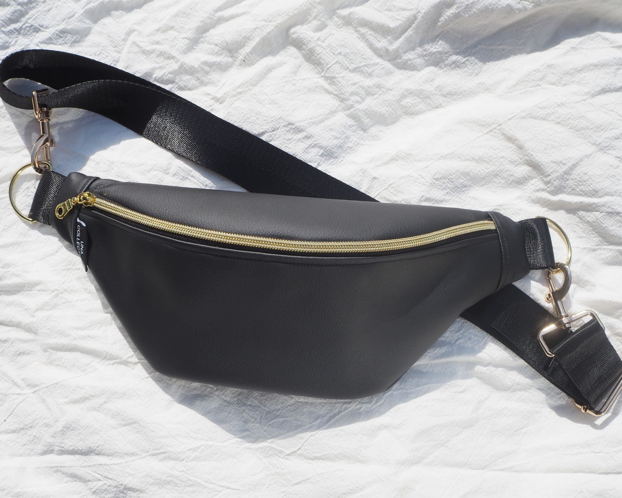 EMILIA-vyölaukku, ylijäämä keinonahka, musta kulta