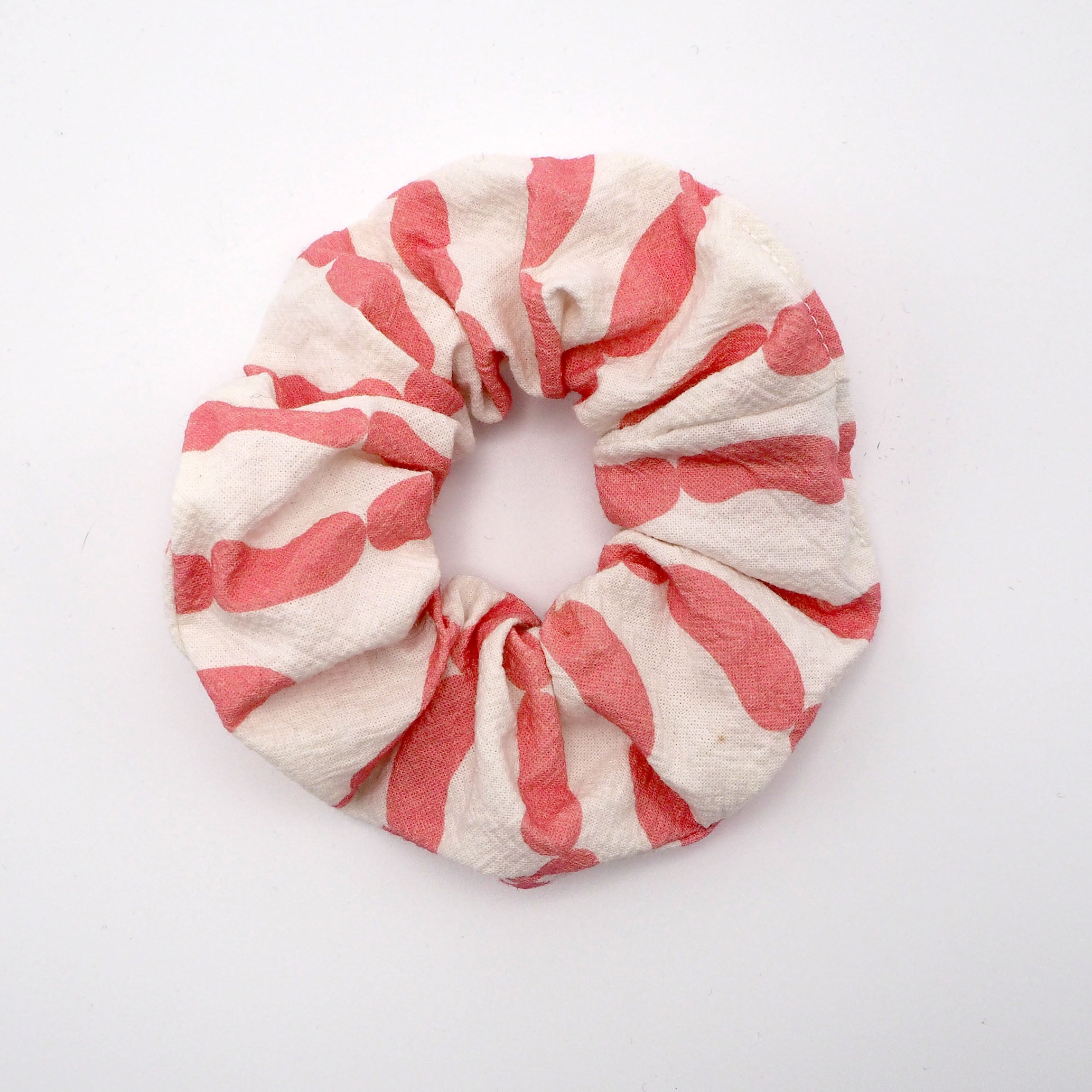 Vaaleanpunainen MAKKARARALLI scrunchie hiusdonitsi